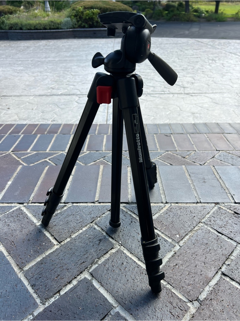 EUC Manfeotto Lightweight Digi Series Camera Tripod